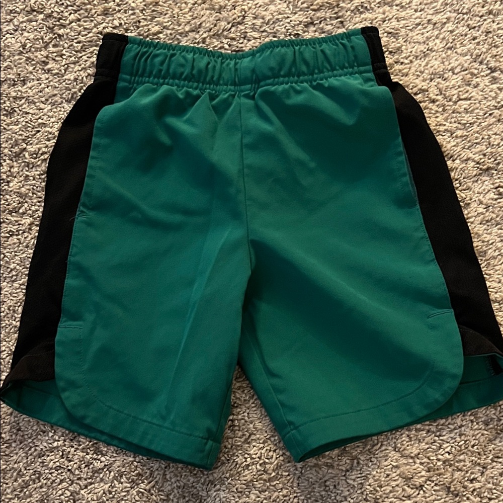 4 Pairs of 4T kids athletic shorts - Picture 9 of 9